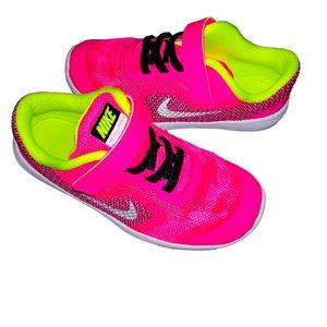 Girls Nike revolution 3 size 10c hot pink / yellow